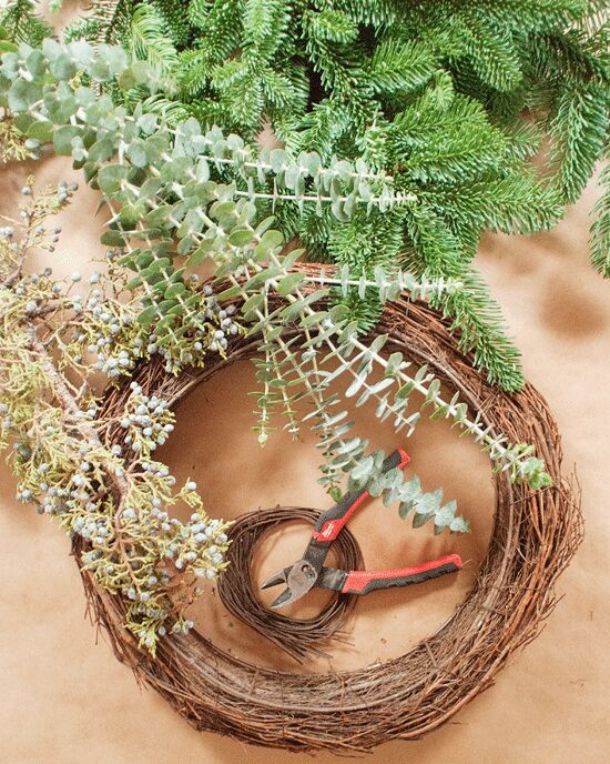 DIY-holiday-wreath-02