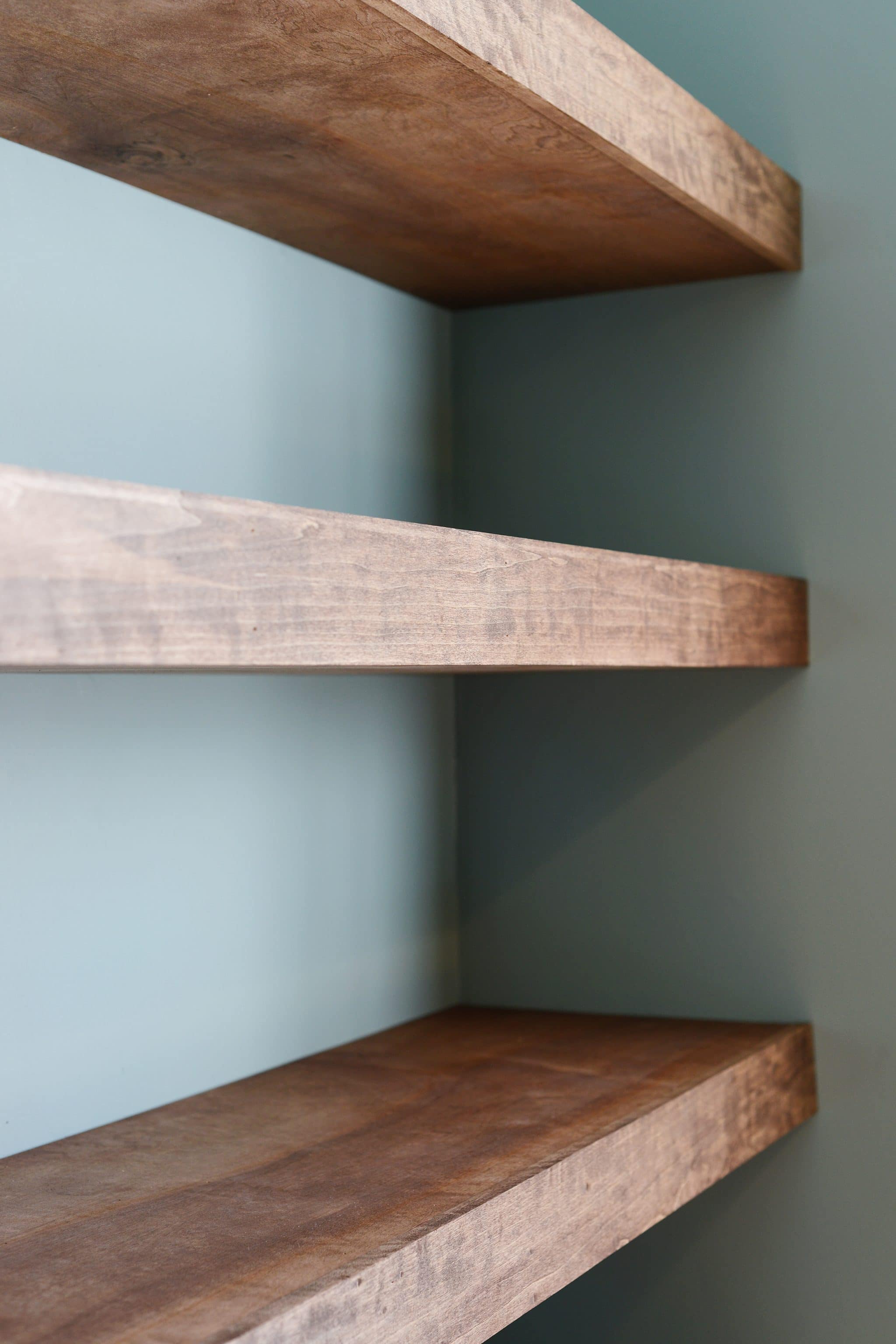Close up of chunky DIY floating shelves | head to Yellow Brick Home for the step-by-step floating shelf tutorial!
