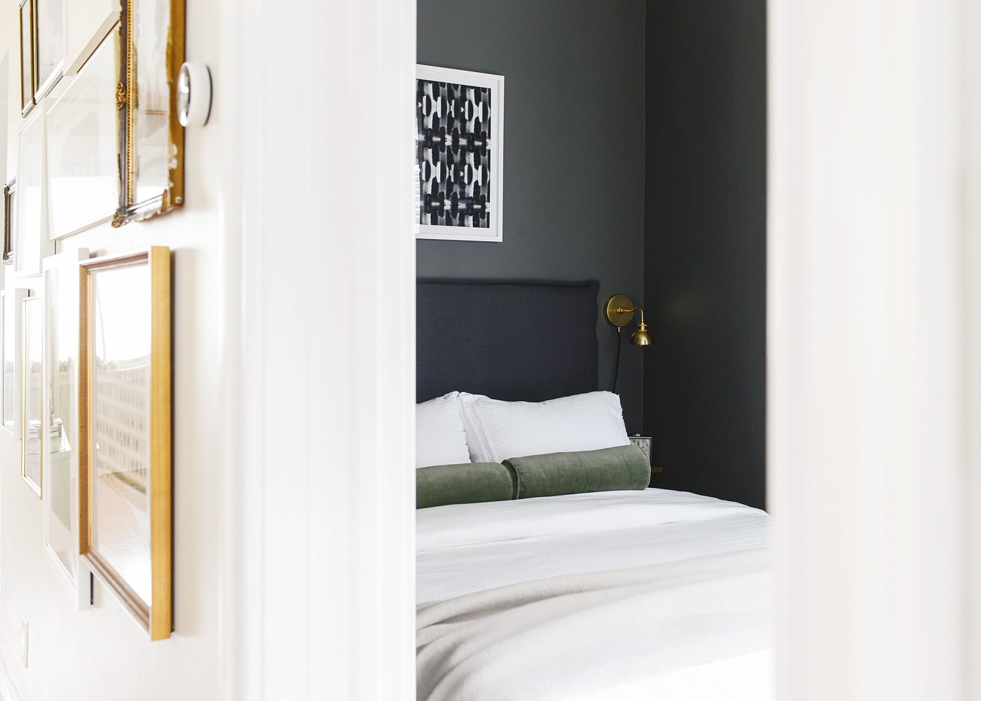 Easy updates you can make to your bedroom right now! A quick bedroom refresh via Yellow Brick Home | walls are Benjamin Moore Kendall Charcoal