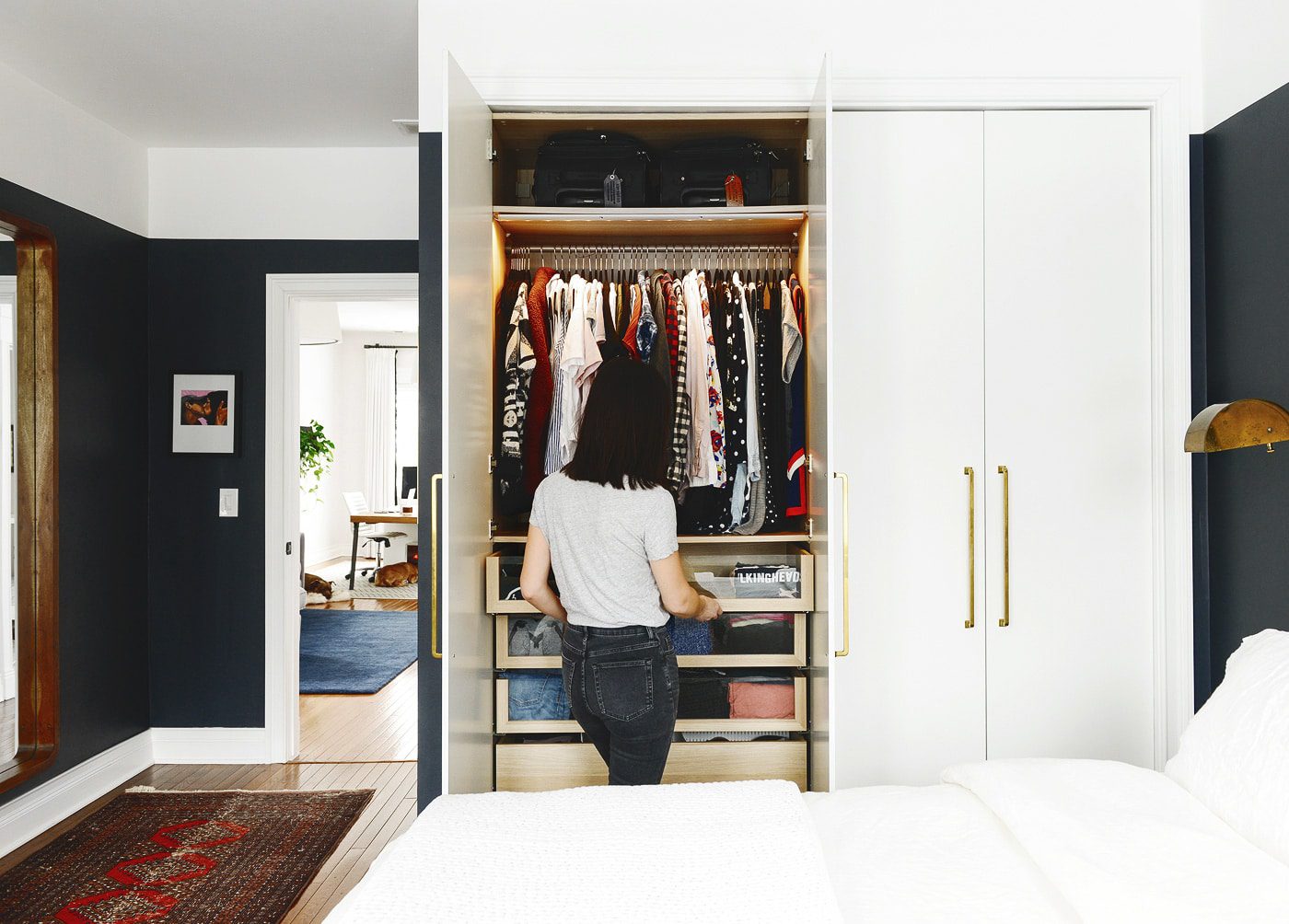 8 tips for a more organized closet you'll love to wake up to! | via Yellow Brick Home