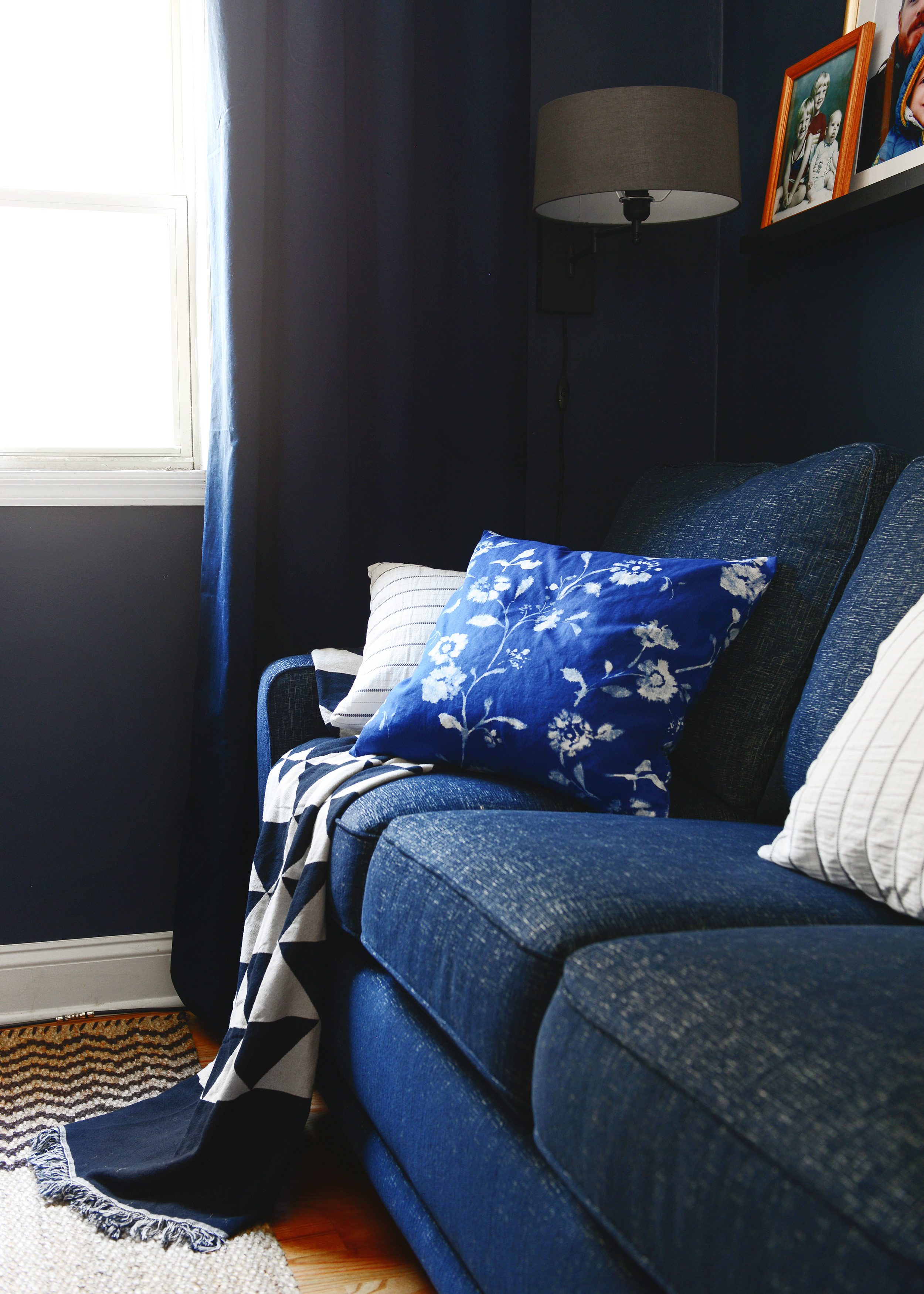 A navy blue family room | Benjamin Moore Hale Navy | via Yellow Brick Home