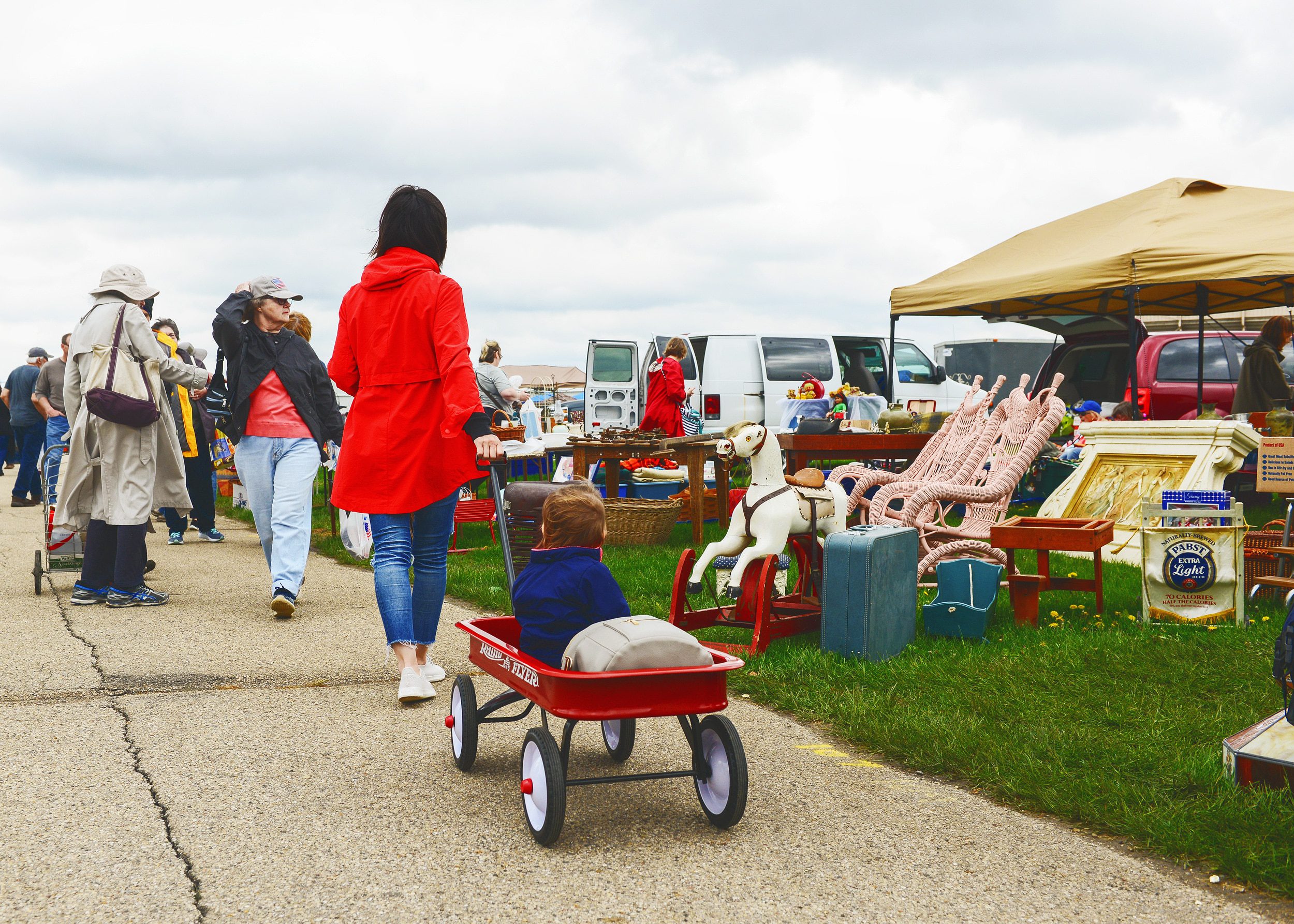 How to navigate a flea market with a baby or toddler | via Yellow Brick Home
