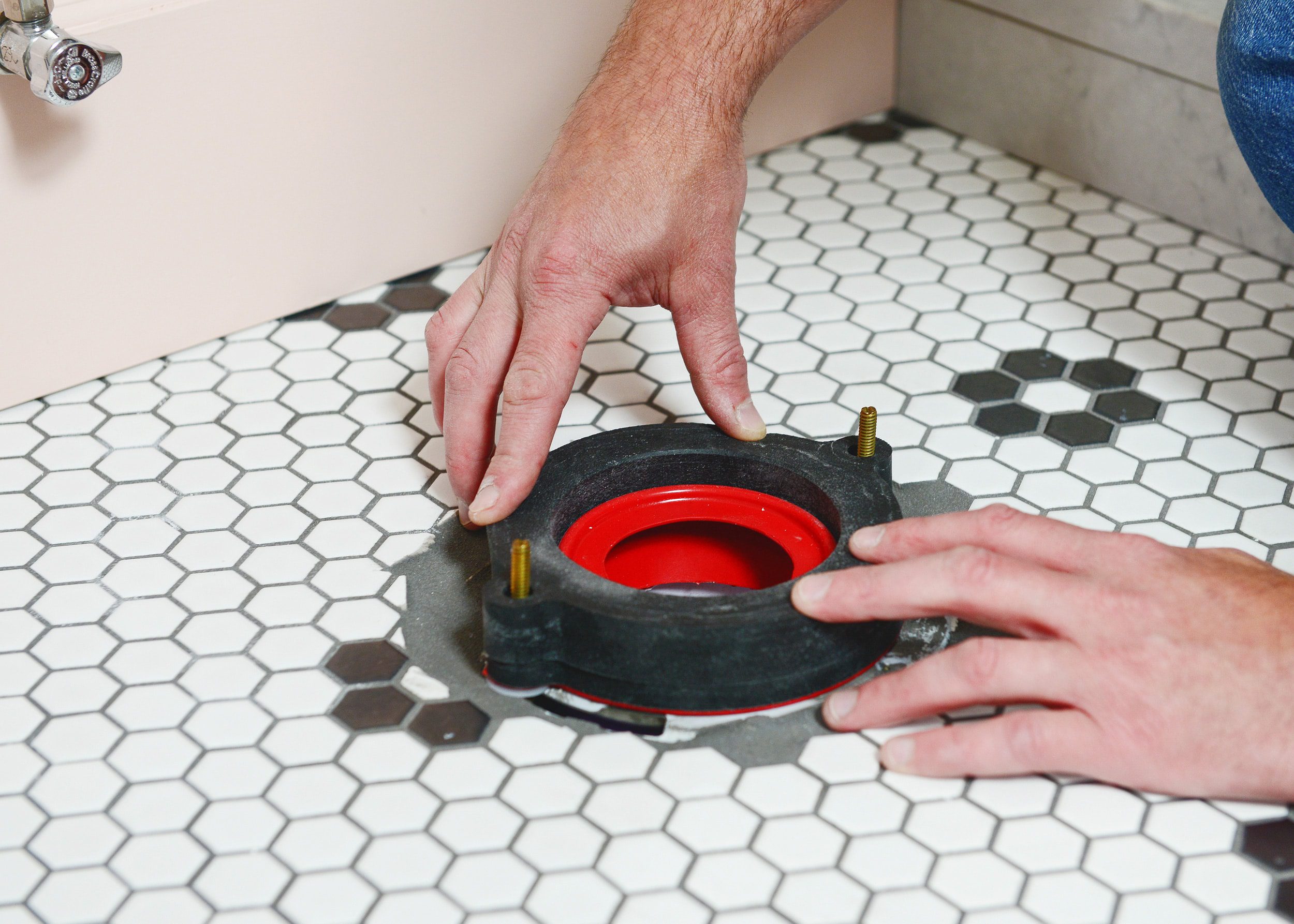 How to install a toilet - an easy step by step DIY tutorial from Yellow Brick Home. 