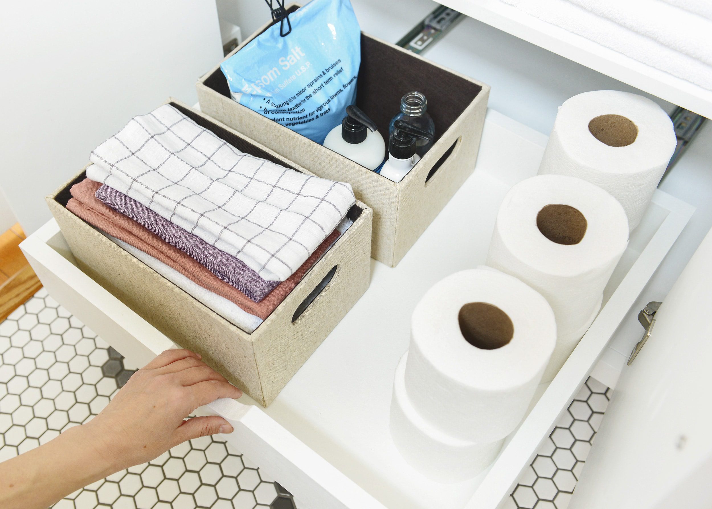 How we maximized storage in a small bathroom | small bathroom storage solutions | via Yellow Brick Home and Lowe's Home Improvement