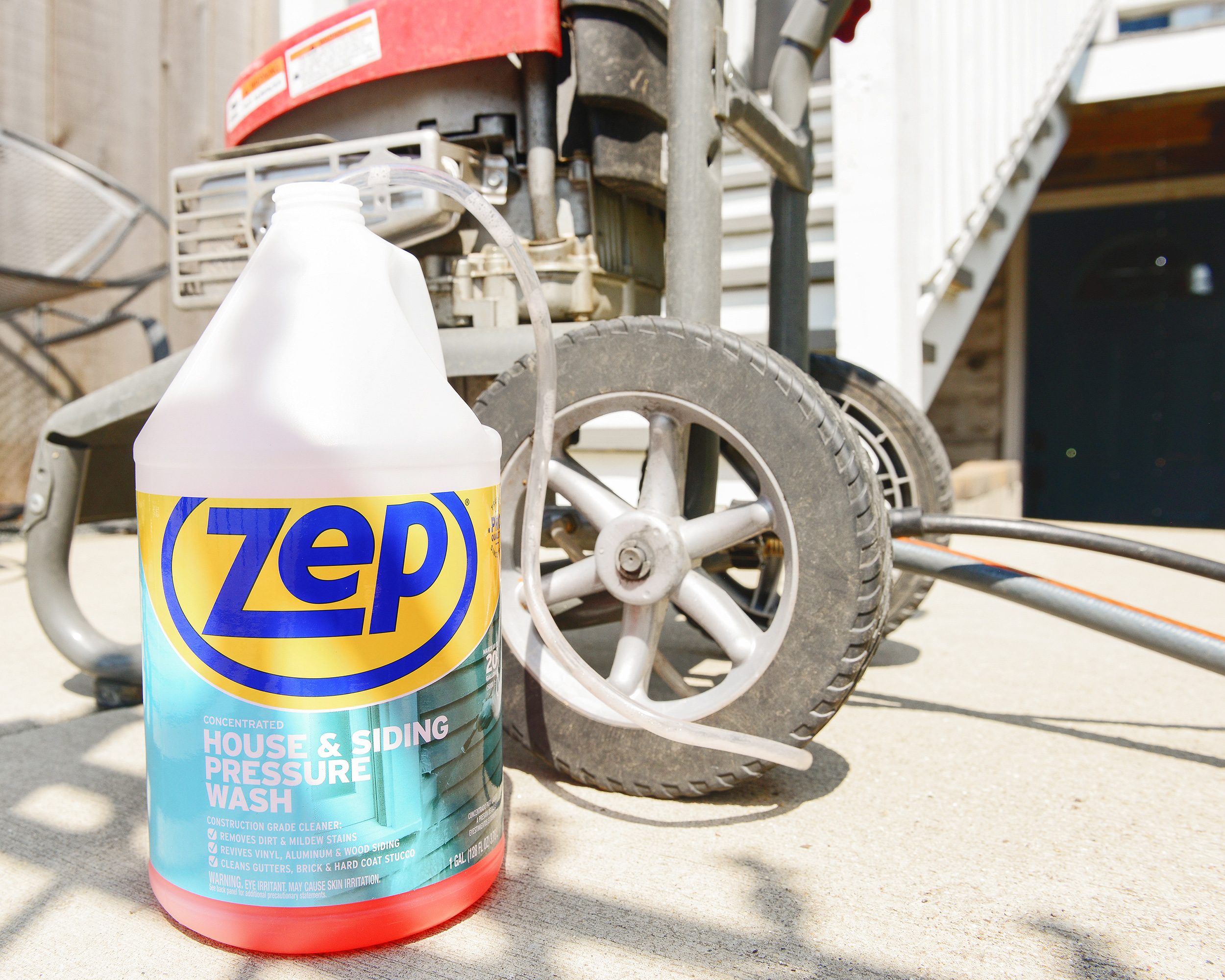 The power of pressure washing with the help of Zep! // Zep Driveway & Concrete Pressure Wash + Zep House & Siding Pressure Wash // via Yellow Brick Home #ZepLevelClean