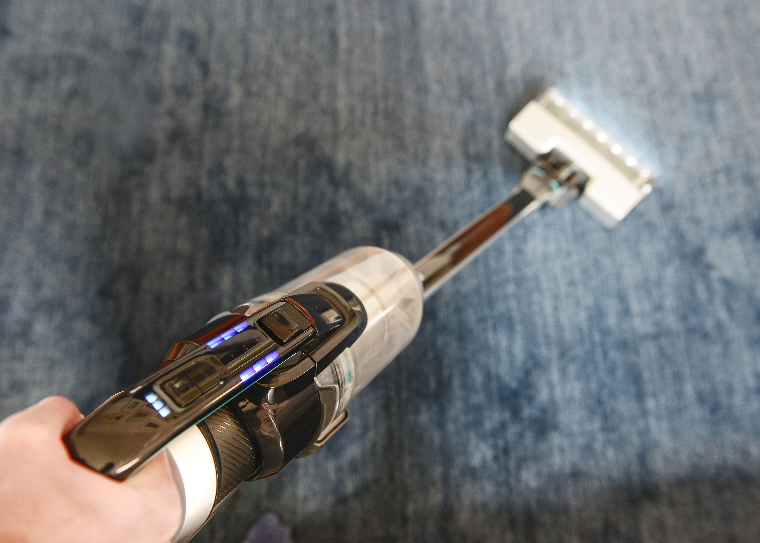 How we use the BISSELL ICONpet cordless vacuum to keep pet hair and messes to a minimum | via Yellow Brick Home #BISSELL #pethappens