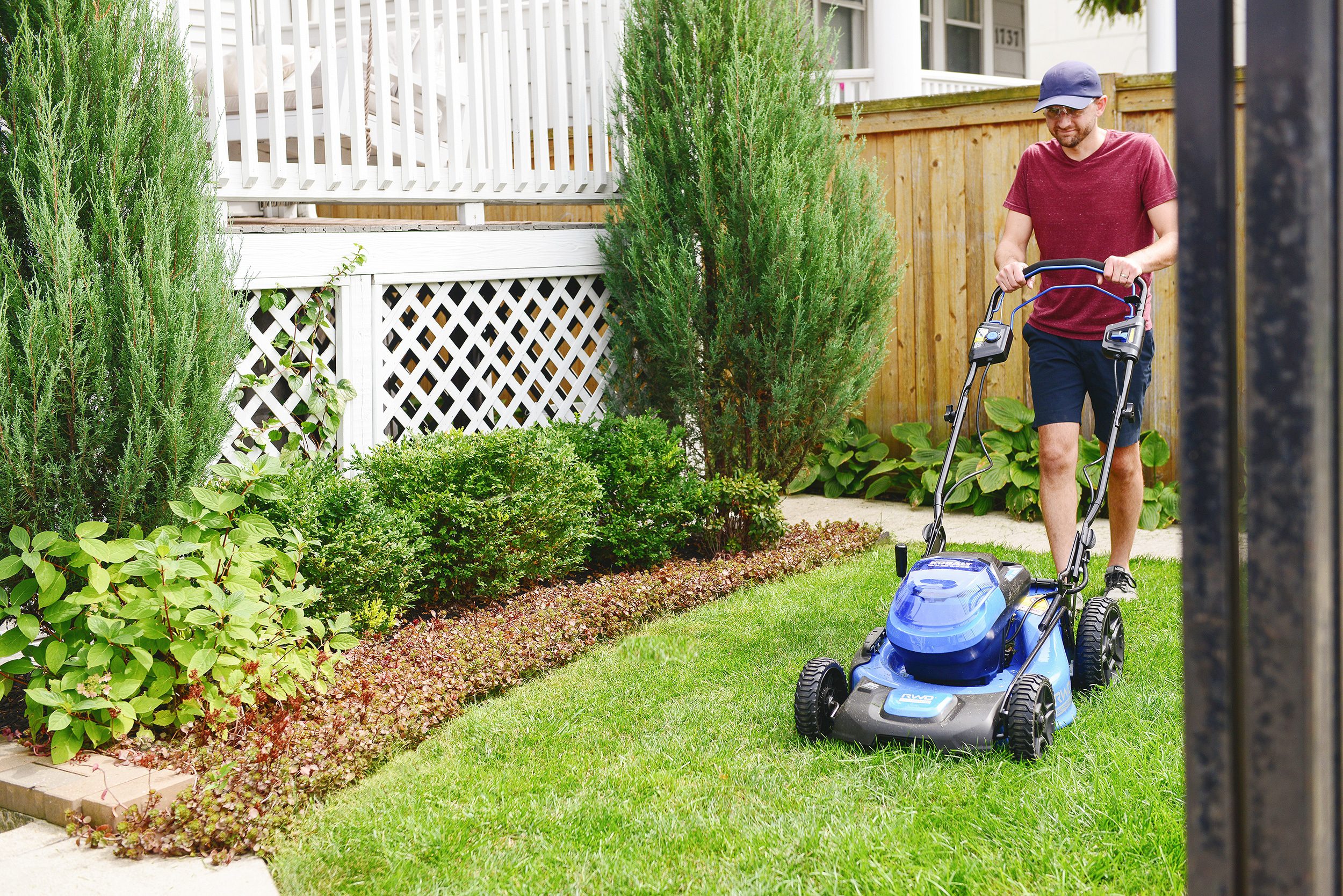 Going Green for Fall Yard Cleanup, using battery powered lawn tools to reduce environmental impact | via Yellow Brick Home