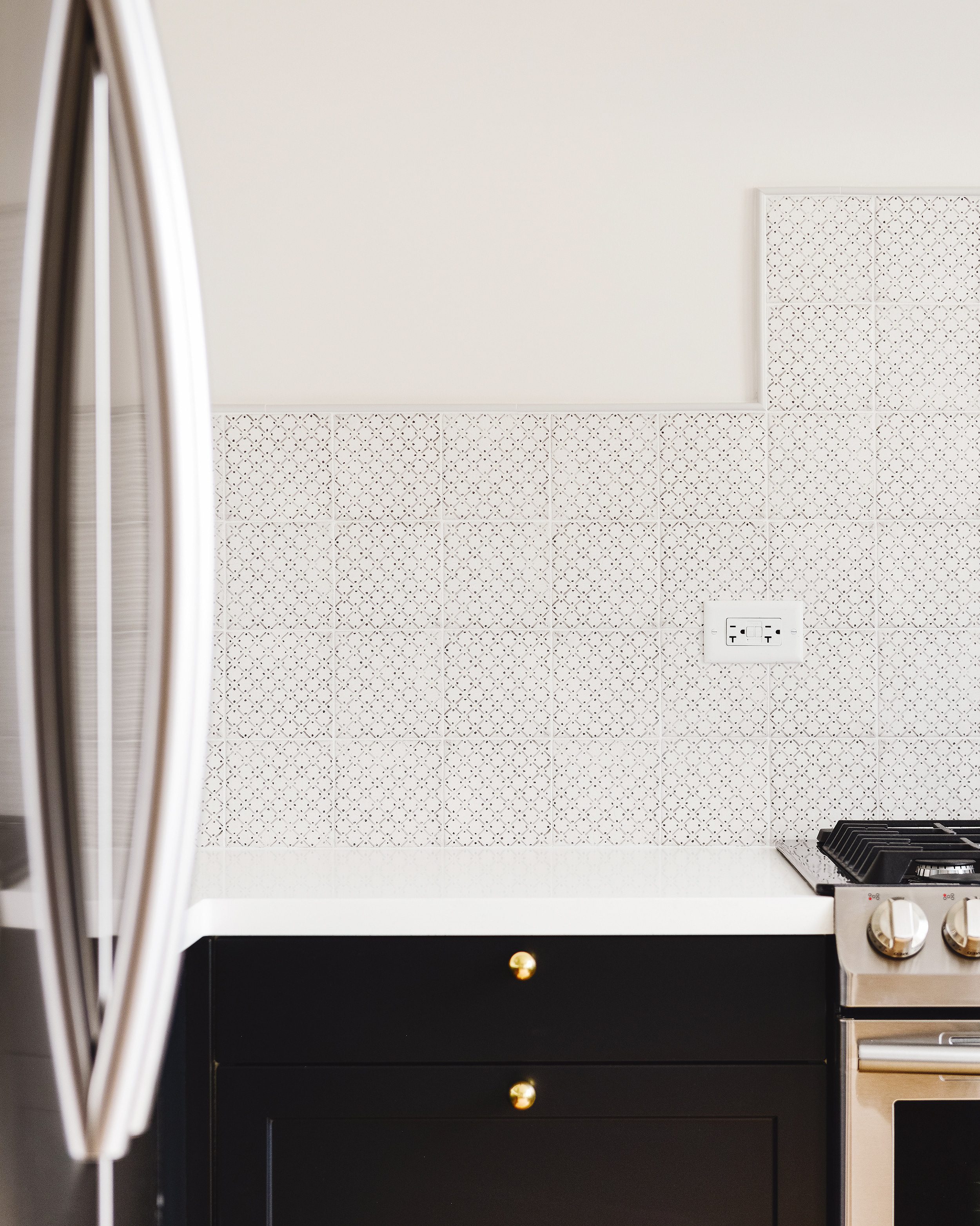 We're sharing the 5 things we do every single time we tile a backsplash that set us up for success. via Yellow Brick Home x @thetileshop #ad