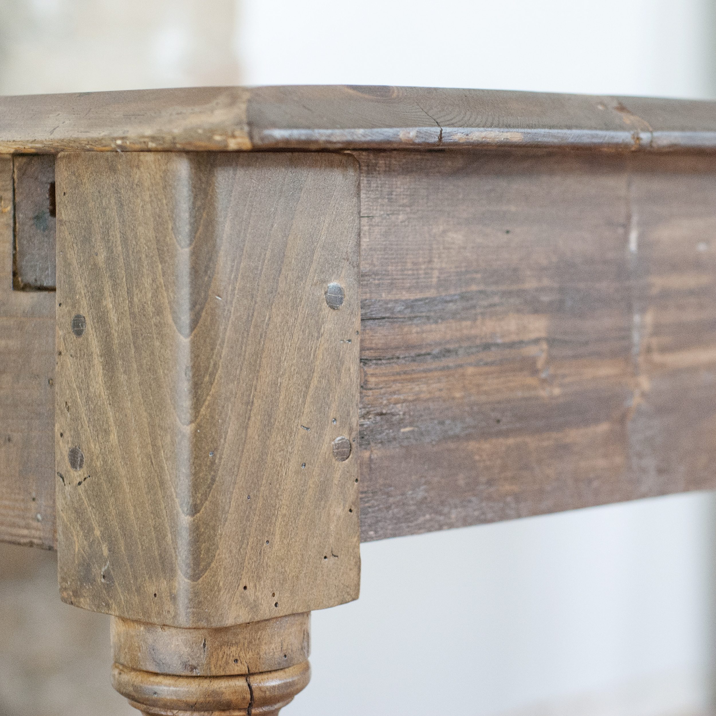A closeup of the finished corner of the table // via Yellow Brick Home