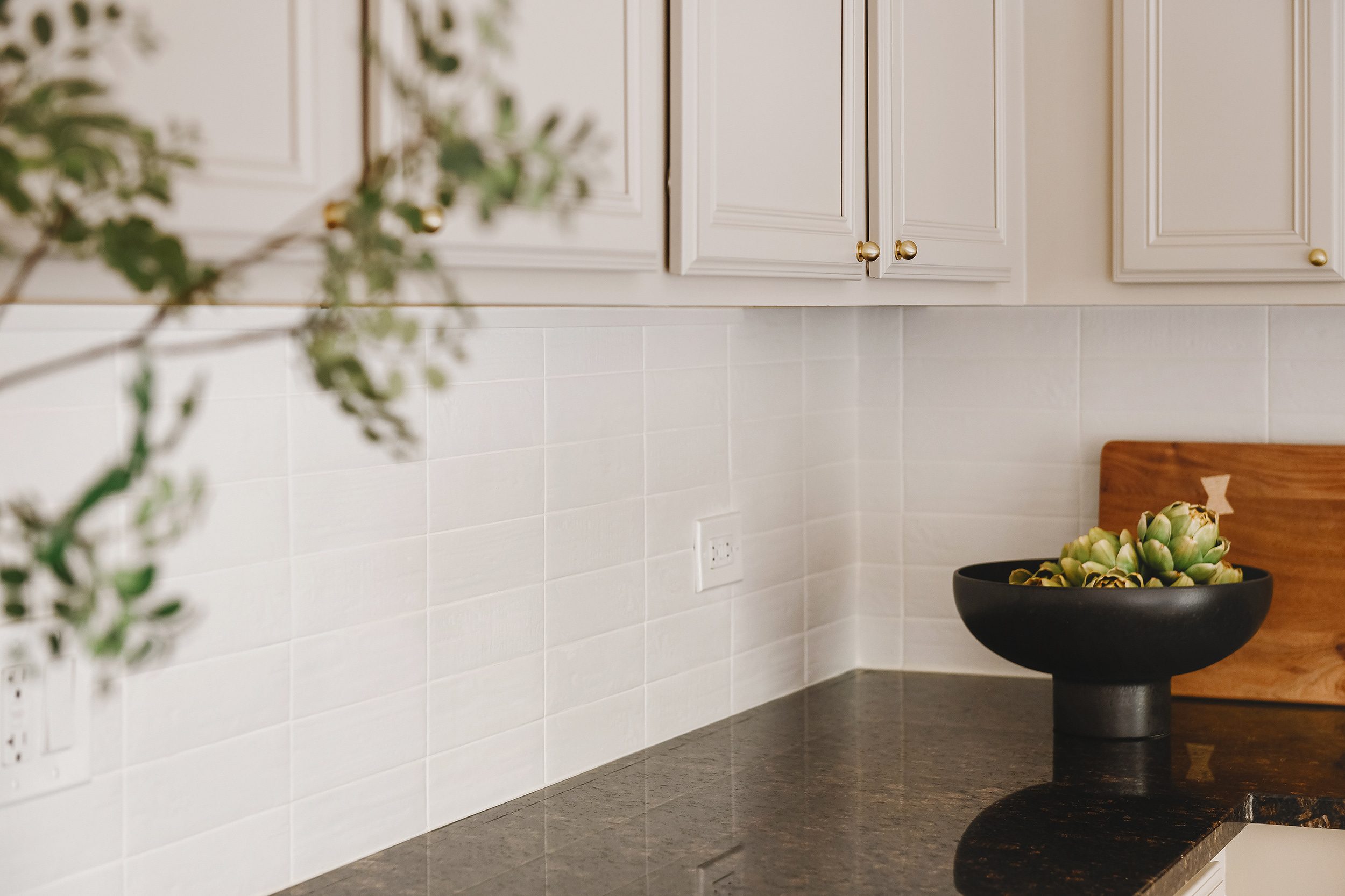 kitchen backsplash styled | via Yellow Brick Home