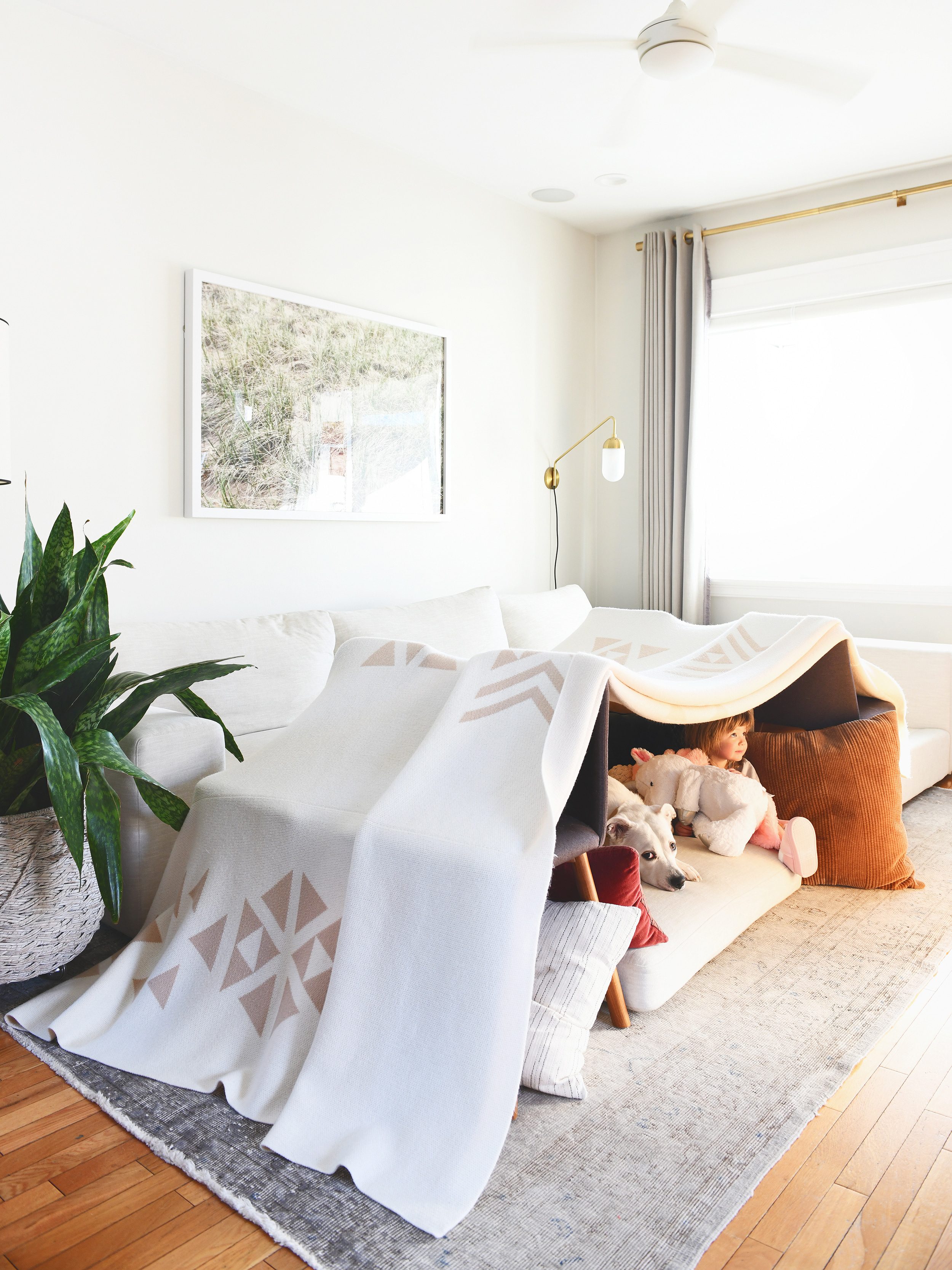 Lucy and Kitty playing fort | via Yellow Brick Home