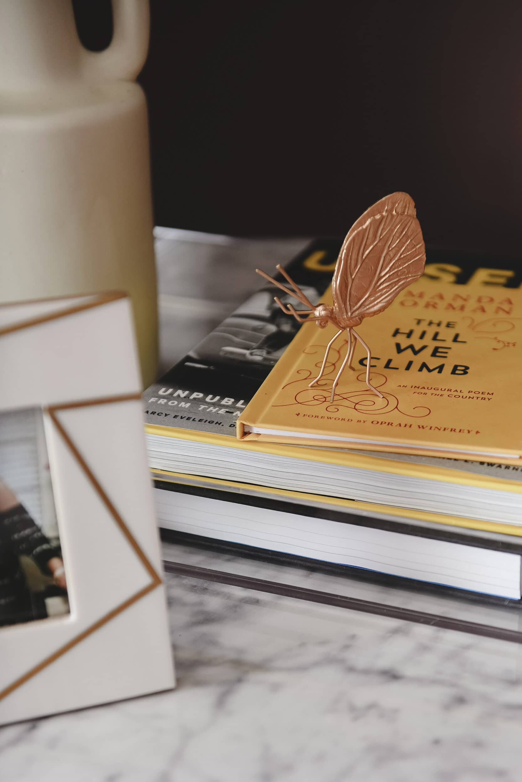 Coffee table books bring depth and conversation starters to the space.  // via yellow brick home. 