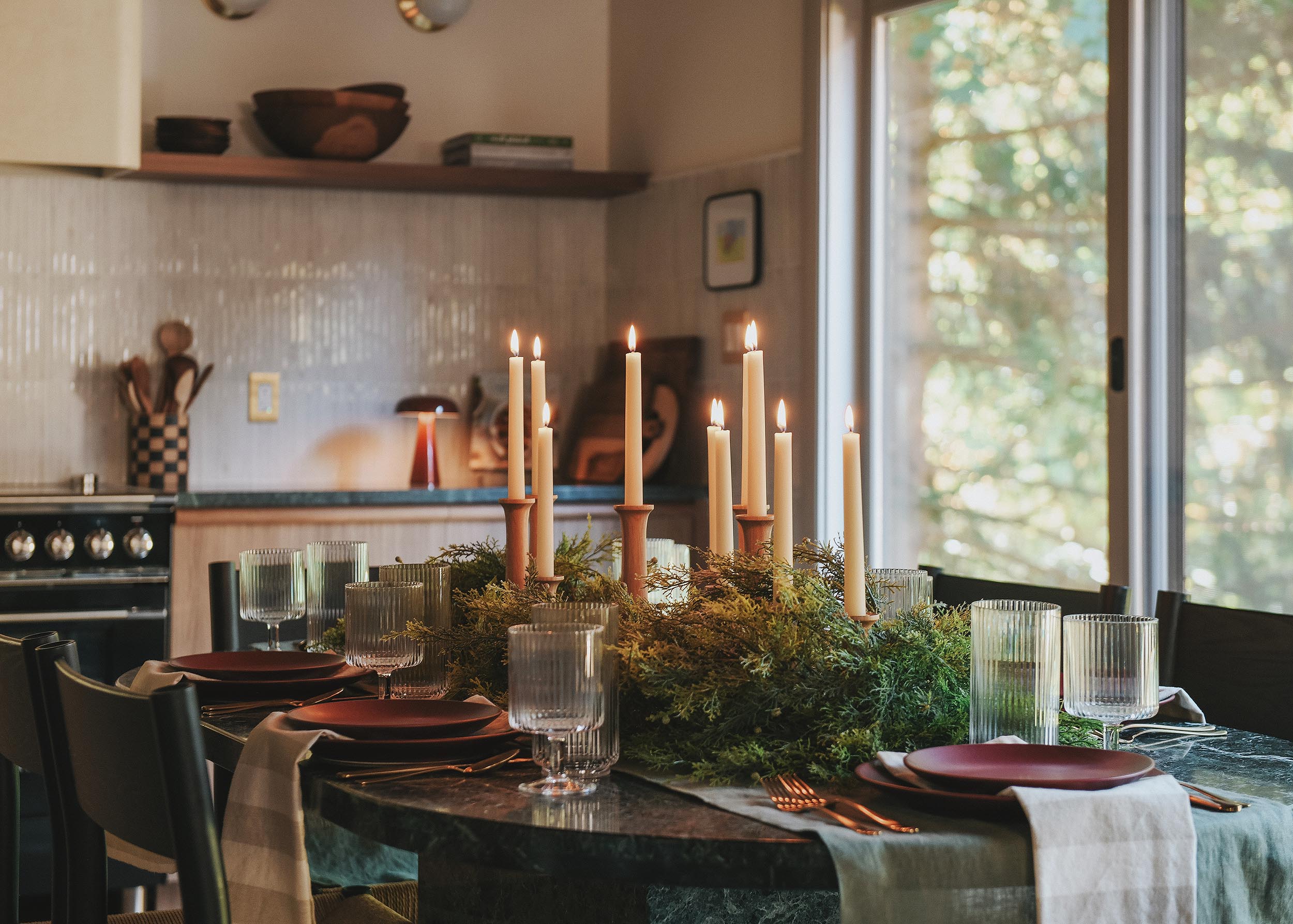 A simple, elegant table setting incorporating our favorite tablescape elements // via Yellow Brick Home